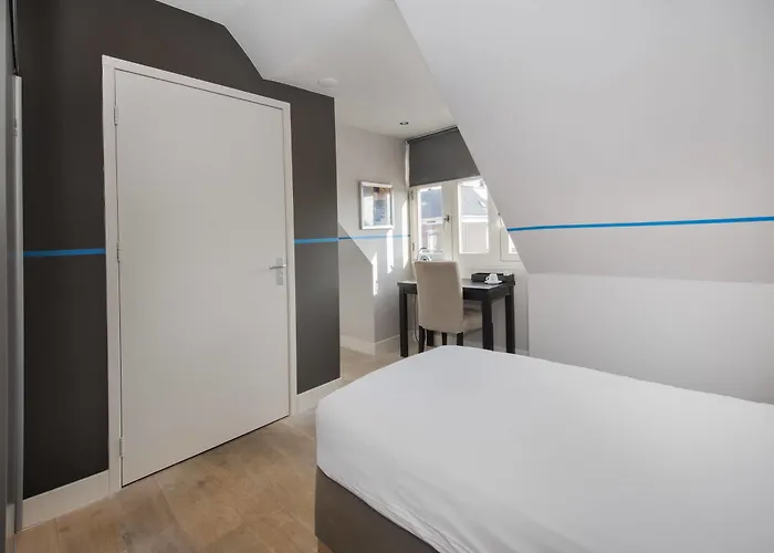 Lightotel Airport 2*