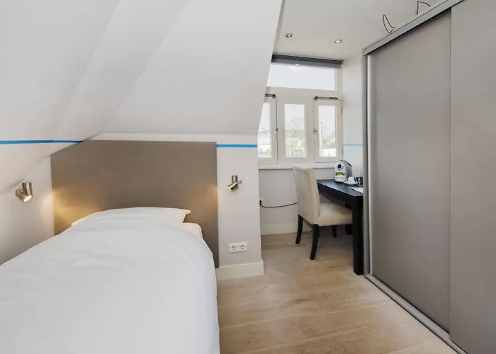 Hotel Lightotel Airport