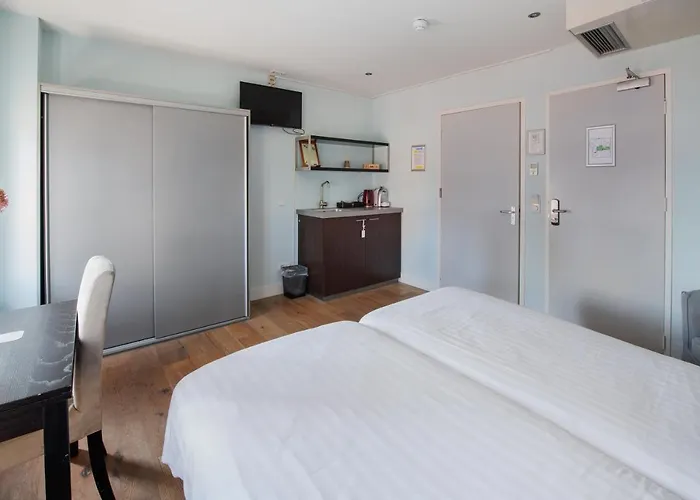 Lightotel Airport Hotel 2*